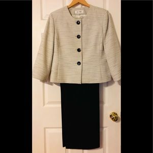 Women’s 2 pc Pant Suit